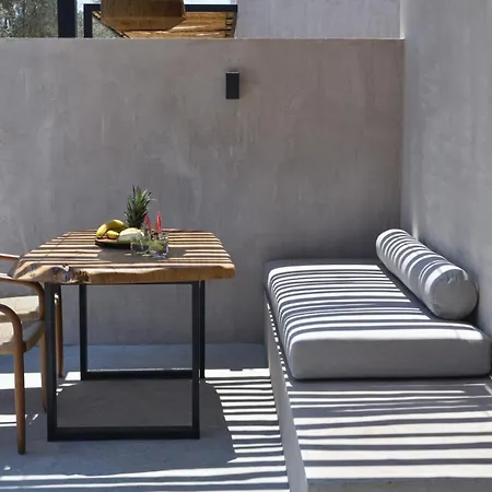 Pure Aparthotel *