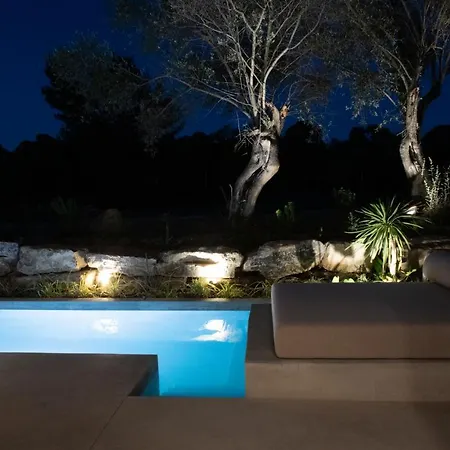 Ξενοδοχείο με διαμερίσματα Pure Όρμος Παναγιάς