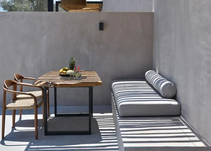 Pure מלון דירות 4*