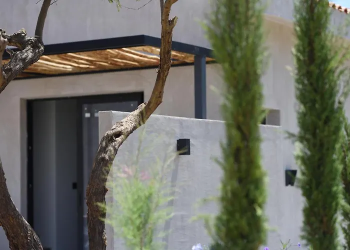 Pure מלון דירות 4*