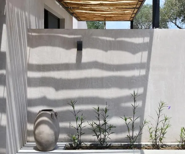 Pure מלון דירות 4*